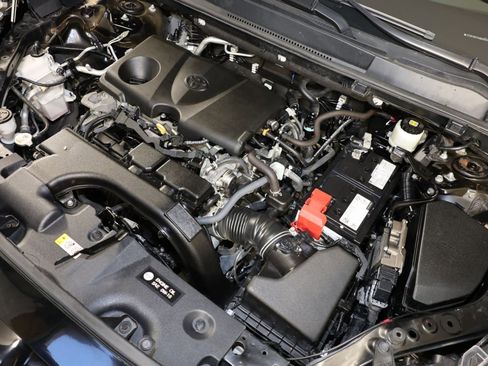 Used 2022 Toyota RAV4 XLE image 33