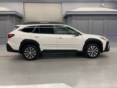 Certified 2025 Subaru Outback Premium w/ Popular Package #1A image 8