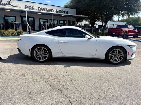 Used 2024 Ford Mustang Coupe RWD image 2