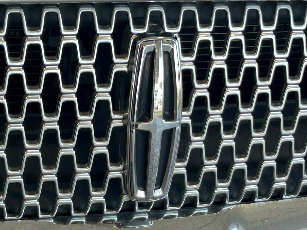 Used 2018 Lincoln MKZ Reserve w/ Technology Package FWD image 19
