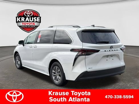 New 2026 Toyota Sienna LE FWD image 7