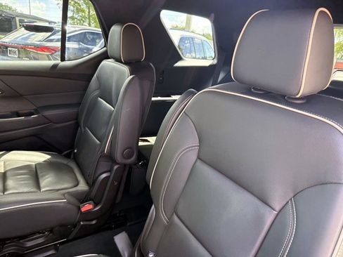 Used 2023 Chevrolet Traverse Premier FWD image 15