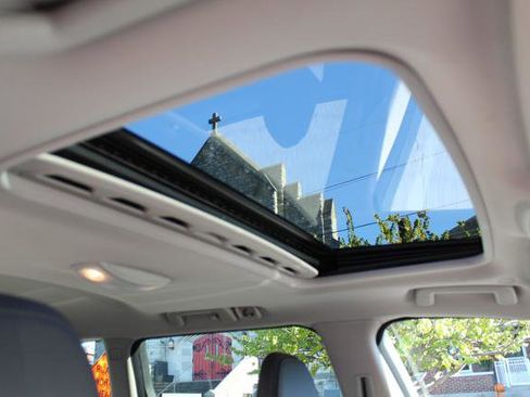 Used 2016 Volvo XC70 T5 Premier w/ Proximity Package image 28