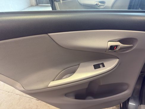 Used 2011 Toyota Corolla LE FWD image 25