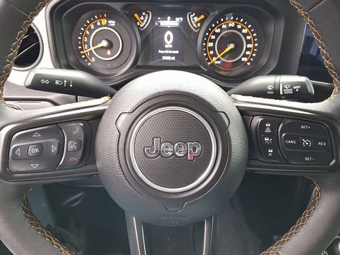 Used 2024 Jeep Gladiator Sport image 22