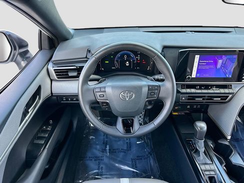 Used 2025 Toyota Camry SE w/ Convenience Package image 20