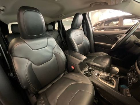 Used 2015 Jeep Cherokee Limited image 18