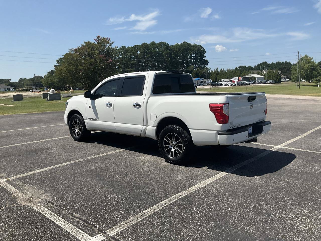 Used 2021 Nissan Titan SV AWD/4WD image 10
