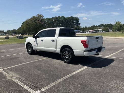 Used 2021 Nissan Titan SV AWD/4WD image 10