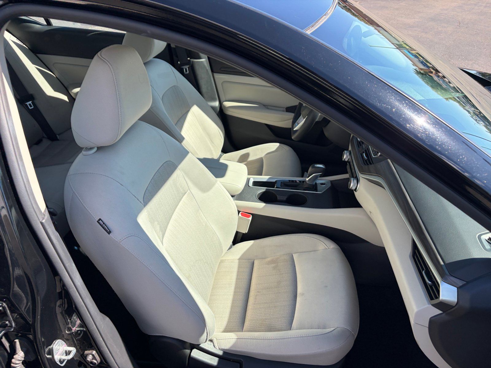 Used 2025 Nissan Altima 2.5 SV FWD image 19