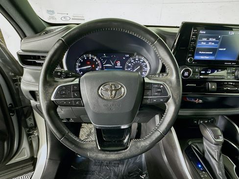 Used 2021 Toyota Highlander XSE FWD image 15