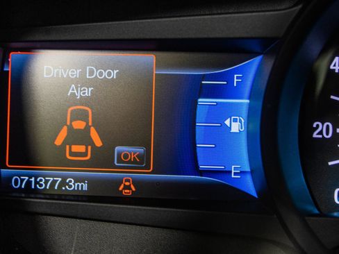 Used 2020 Ford Fusion SE FWD image 32