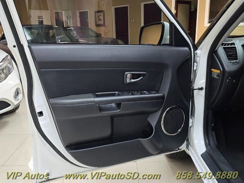 Used 2010 Kia Soul + FWD image 11