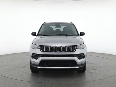 Used 2025 Jeep Compass Limited image 2
