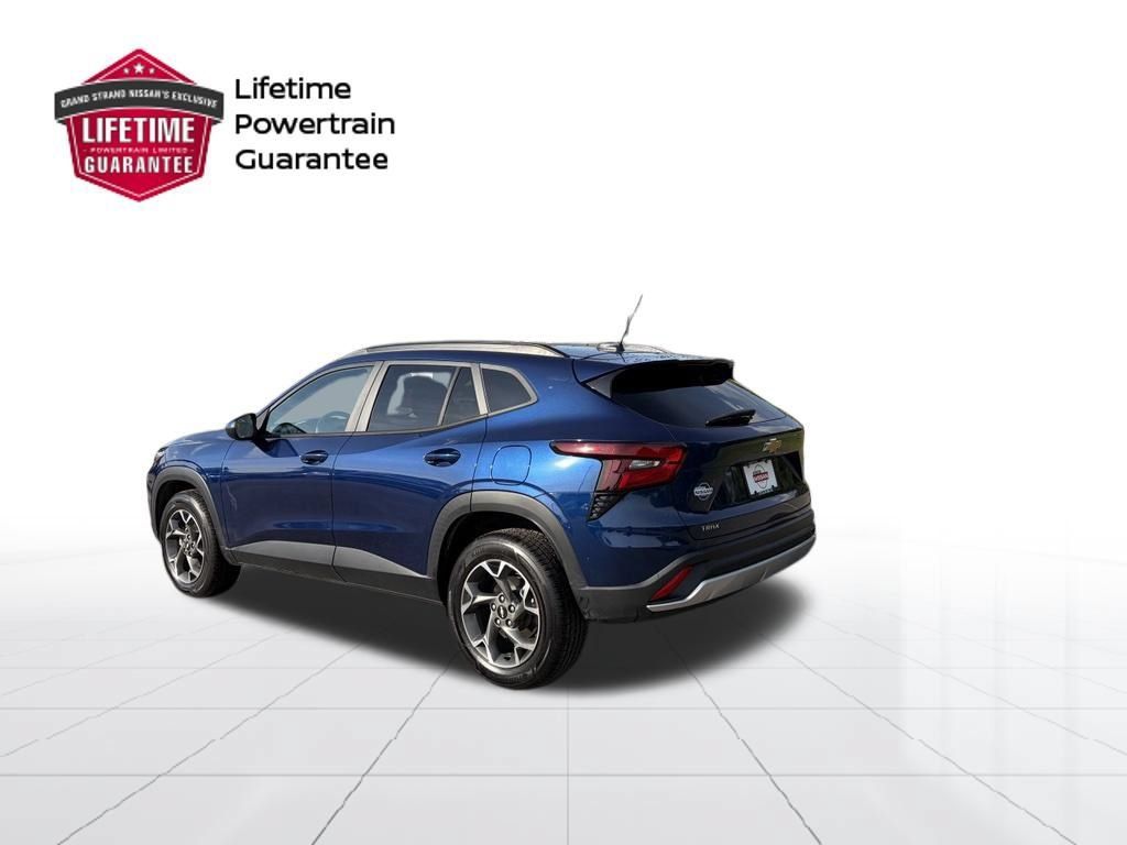 Used 2024 Chevrolet Trax LT FWD image 3