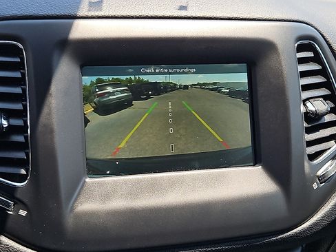 Used 2020 Jeep Compass Latitude w/ Cold Weather Group AWD/4WD image 19