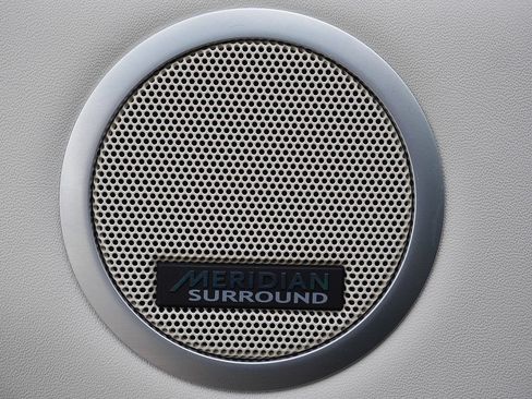 Used 2025 Land Rover Discovery Metropolitan Edition AWD/4WD image 30