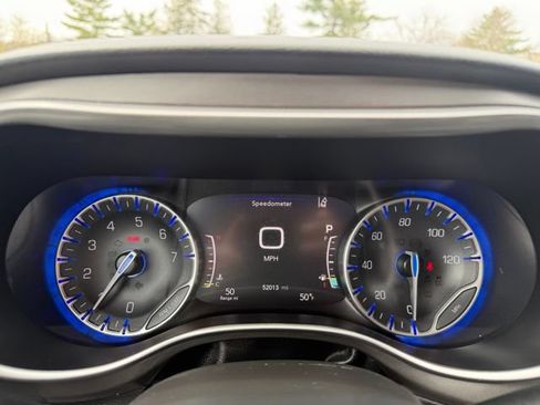 Used 2023 Chrysler Pacifica Touring-L FWD image 35