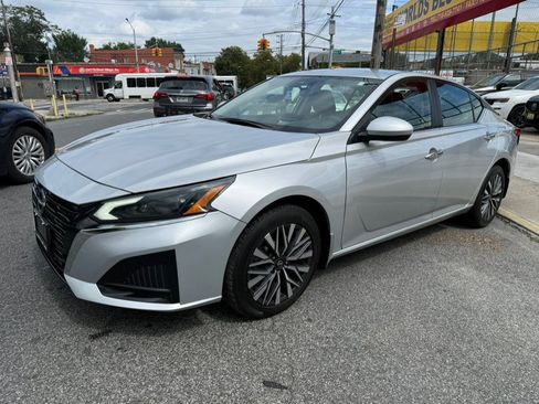 Used 2023 Nissan Altima 2.5 SV AWD/4WD image 3
