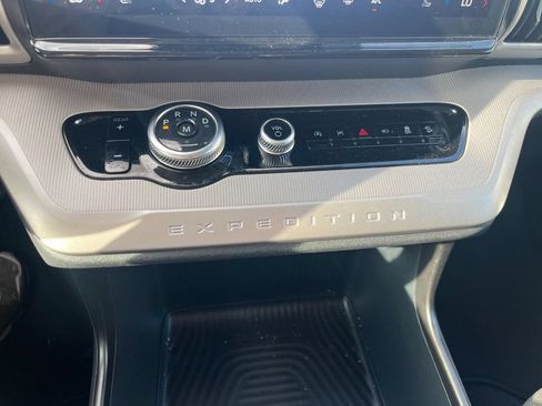 Used 2025 Ford Expedition Active AWD/4WD image 19