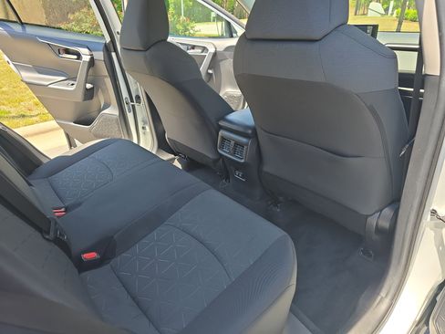Used 2020 Toyota RAV4 XLE w/ Convenience Package AWD/4WD image 11