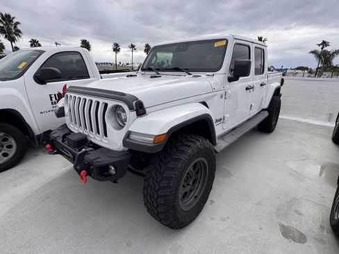 Used 2020 Jeep Gladiator Overland image 3