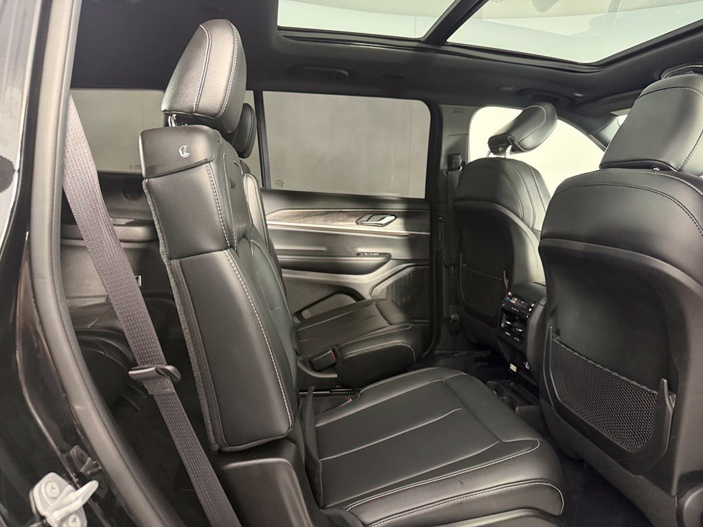 Used 2025 Jeep Grand Cherokee L Limited w/ Black Appearance Package RWD image 21