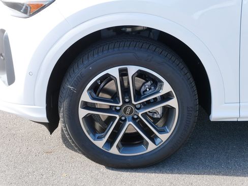 New 2025 Audi Q5 Premium image 4