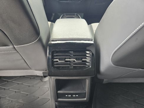 Used 2024 Volkswagen ID.4 Pro AWD/4WD image 28