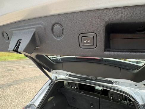 Used 2019 Chevrolet Equinox Premier AWD/4WD image 32