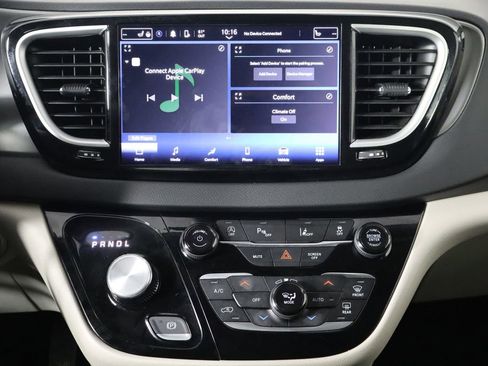 Used 2024 Chrysler Pacifica Touring-L image 29