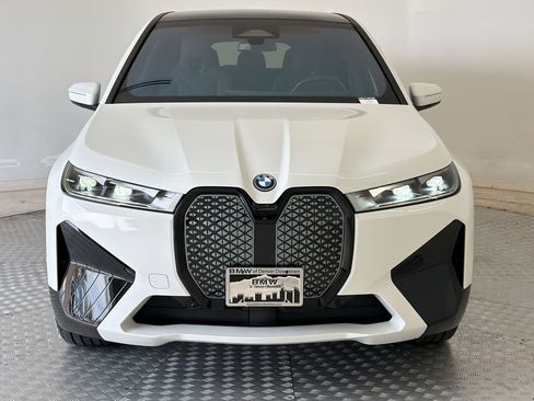 Used 2025 BMW iX xDrive50 w/ Sport Package AWD/4WD image 6