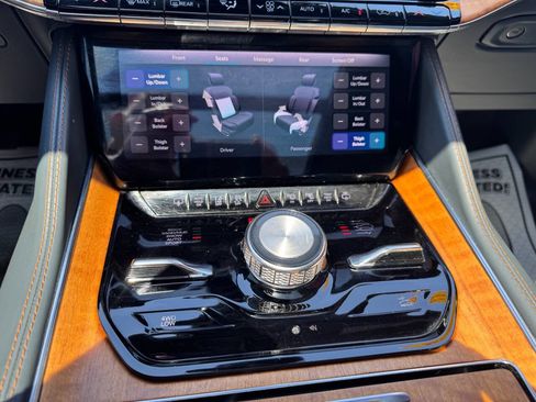Used 2022 Jeep Grand Wagoneer Series III AWD/4WD image 20