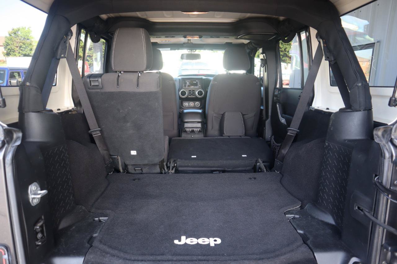 Used 2017 Jeep Wrangler Unlimited Rubicon w/ Cold Weather Group AWD/4WD image 53