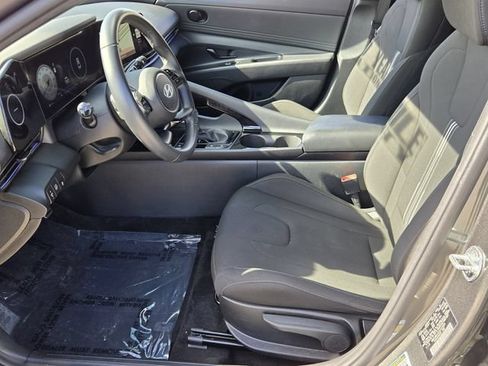 Used 2025 Hyundai Elantra SEL FWD image 9