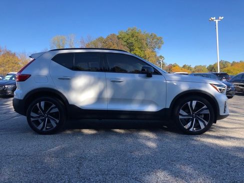 Used 2023 Volvo XC40 B5 Plus w/ Driver Assist Package image 8