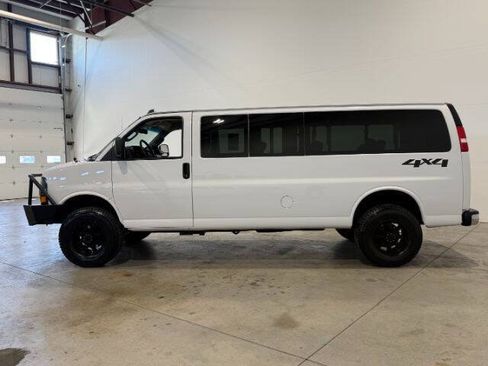 Used 2018 Chevrolet Express 3500 LT w/ LT Preferred Equipment Group RWD image 11