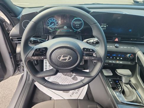 New 2026 Hyundai Elantra SEL FWD image 17