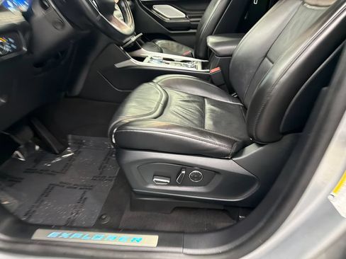 Used 2020 Ford Explorer Platinum w/ Premium Technology Package AWD/4WD image 10