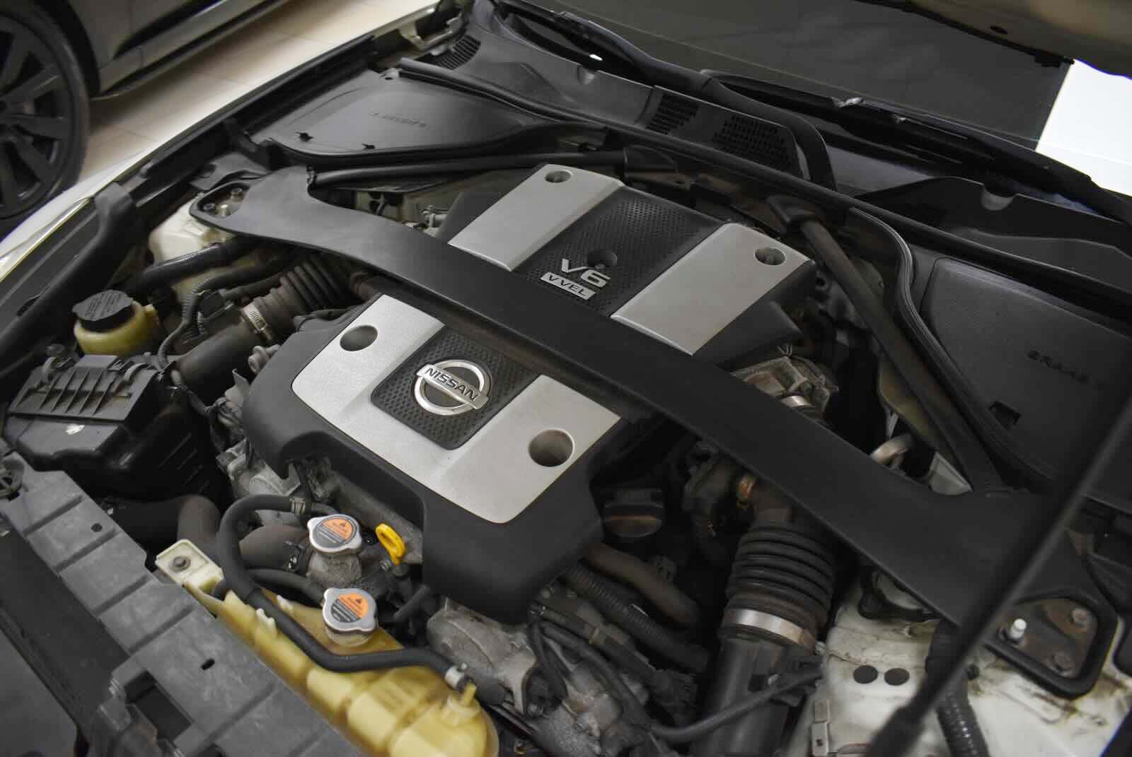 Used 2014 Nissan 370Z Coupe RWD image 25