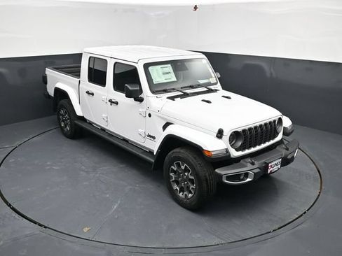 New 2026 Jeep Gladiator Sport AWD/4WD image 33