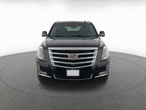 Used 2019 Cadillac Escalade Platinum image 2