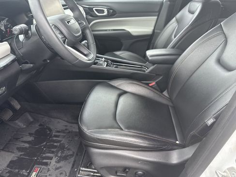 Used 2024 Jeep Compass Limited image 12