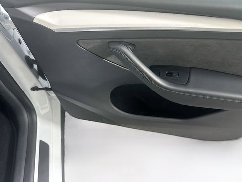 Used 2023 Tesla Model Y Long Range image 30