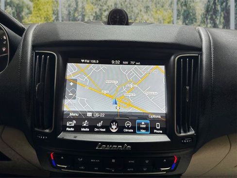Used 2018 Maserati Levante AWD/4WD image 27