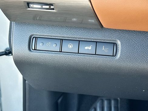 Used 2023 Nissan Pathfinder Platinum w/ Cargo Package AWD/4WD image 10