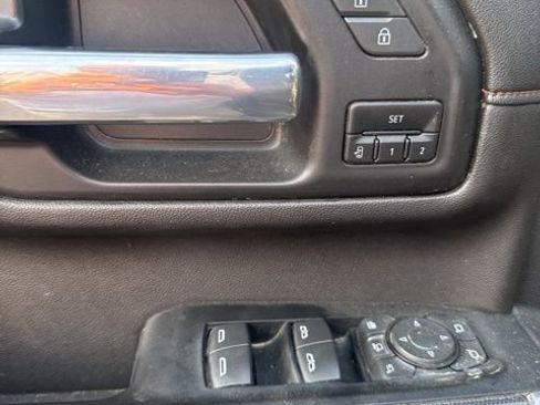 Used 2022 GMC Sierra 2500 AT4 w/ AT4 Preferred Package image 12