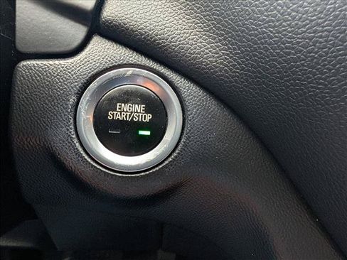 Used 2019 Chevrolet Equinox LT FWD image 36