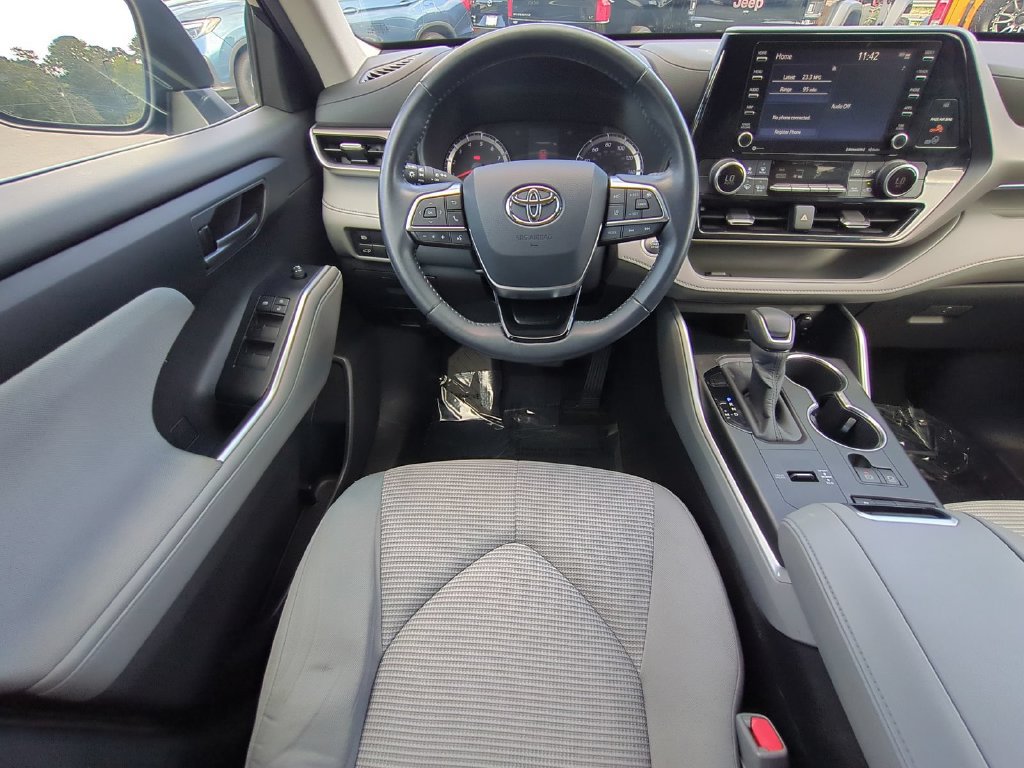 Used 2020 Toyota Highlander LE FWD image 14
