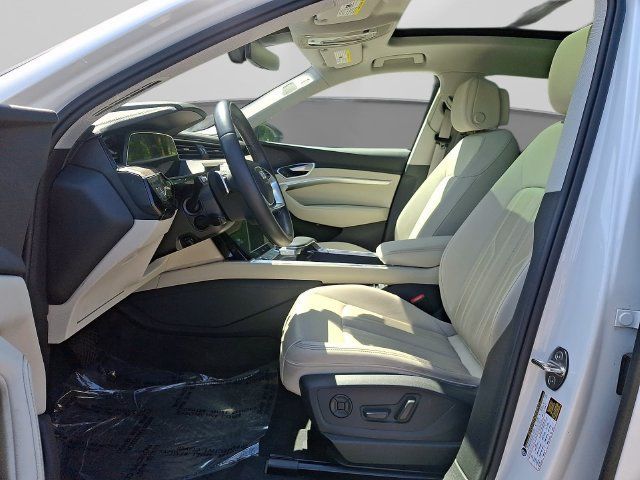 Used 2024 Audi Q8 e-tron Premium Plus w/ Premium Plus Package AWD/4WD image 16